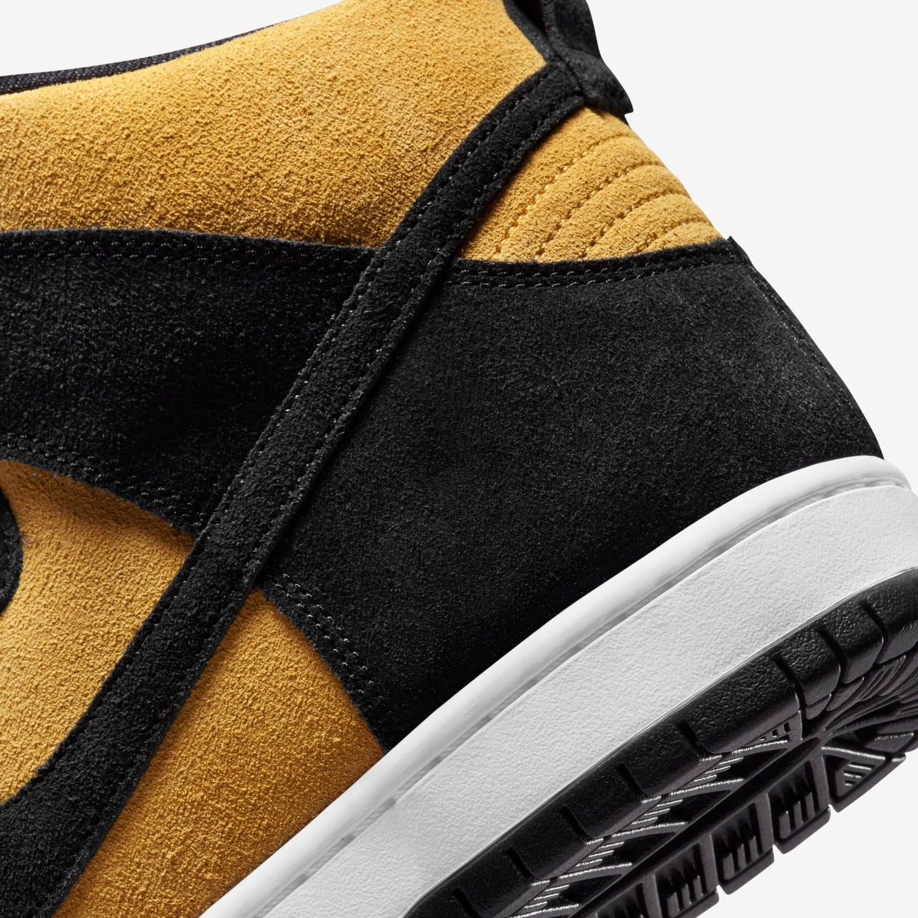 Nike SB Dunk High Pro "Maize and Black"