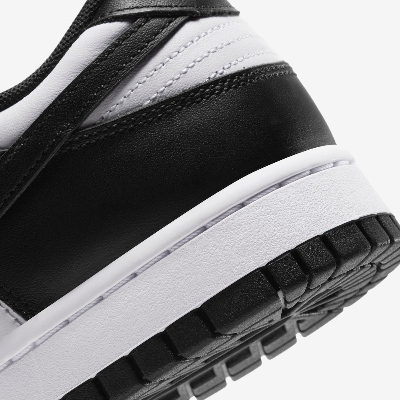 Nike Dunk Low "Panda"