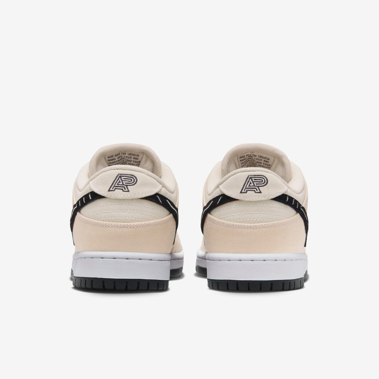 Nike Dunk Low x “ Pearl White” Albino & Preto