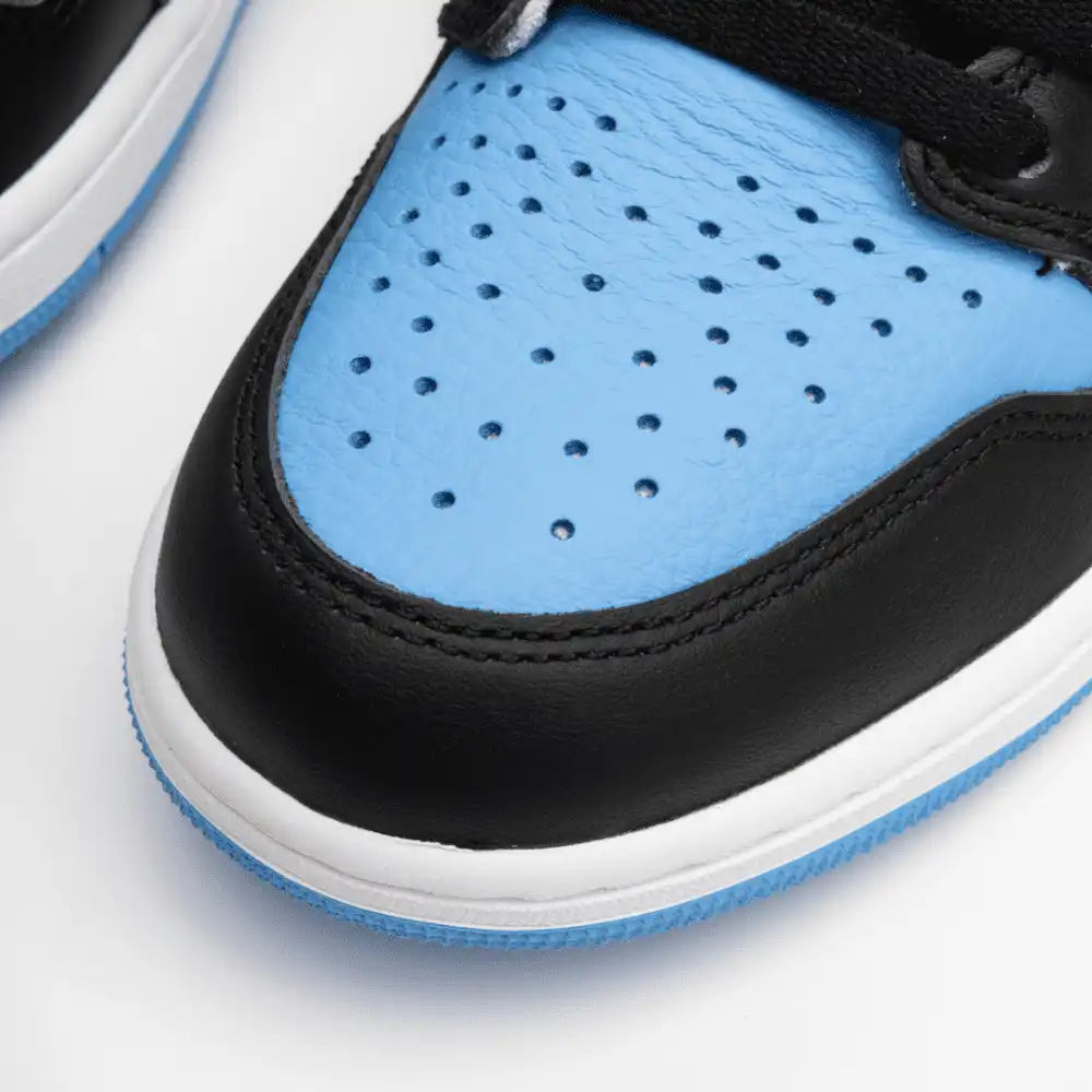 Nike Air Jordan 1 Retro High OG UNC Toe
