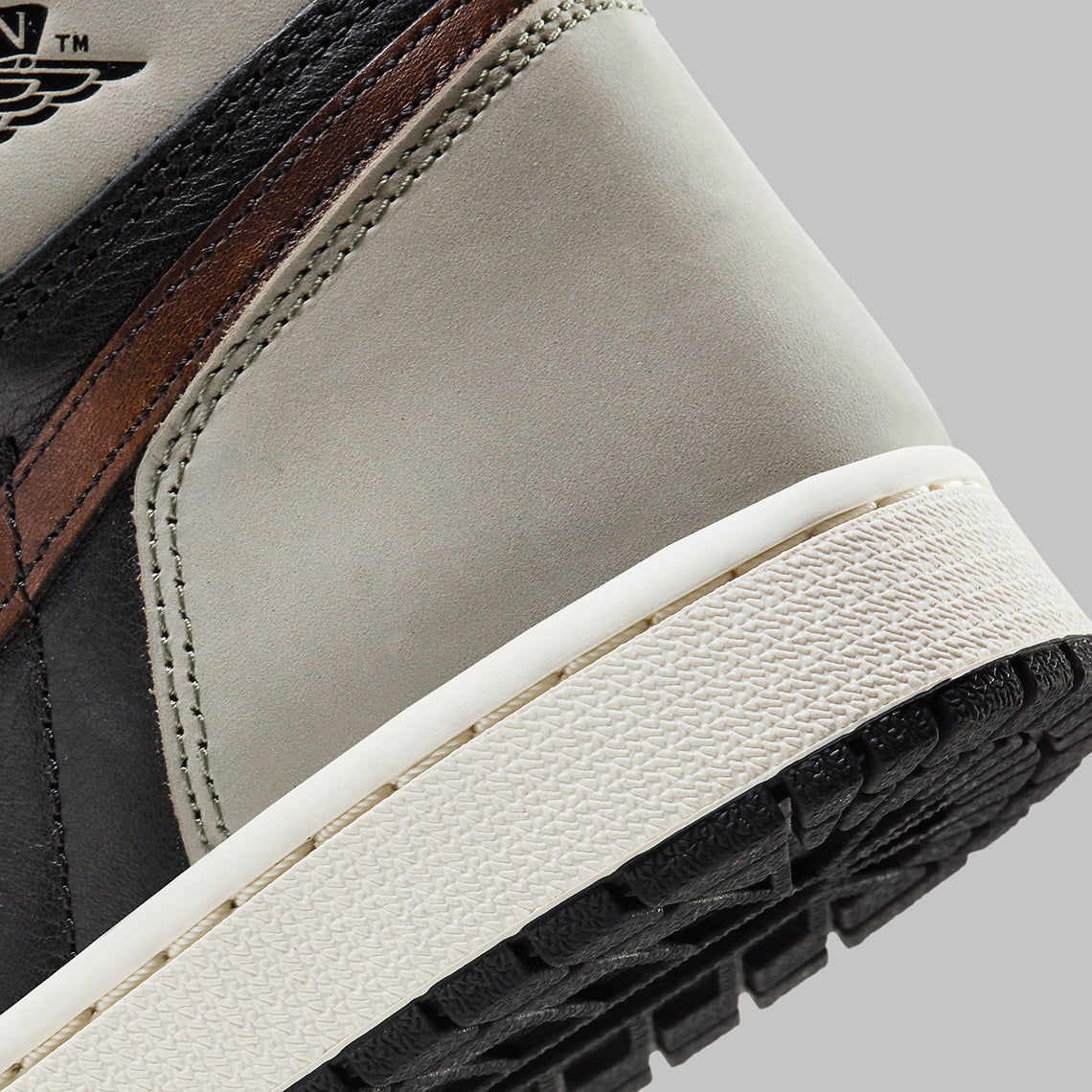 Nike Air Jordan 1 Retro High OG "Patina"