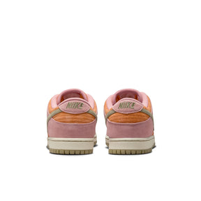 Nike SB Dunk Low "Red Stardust"