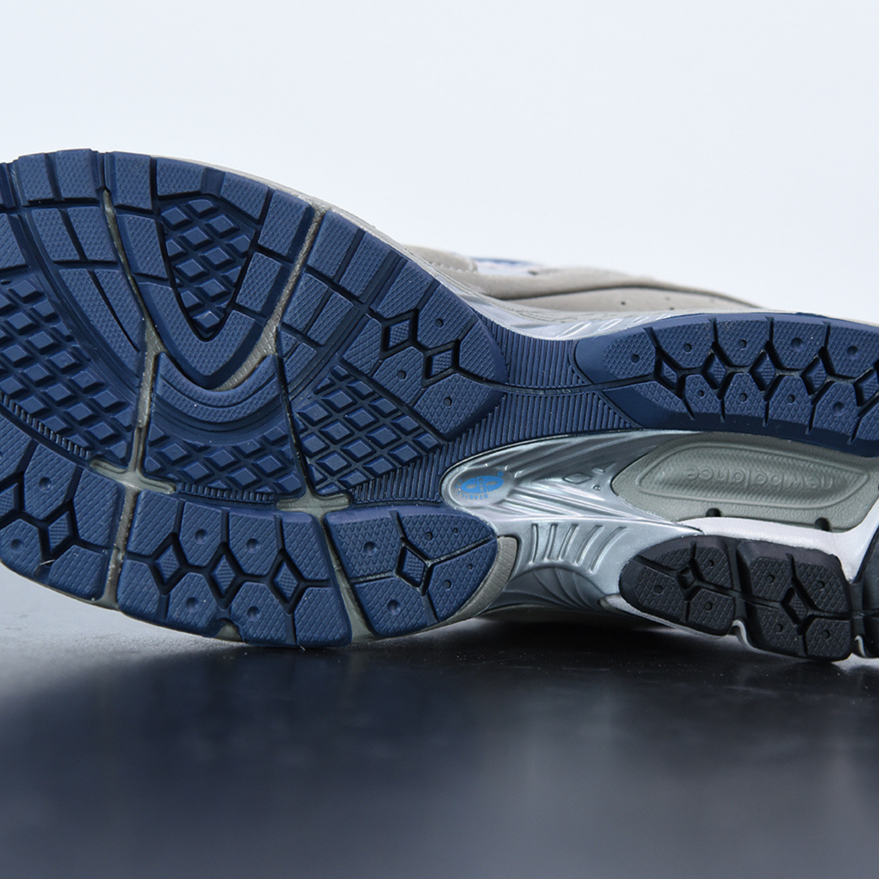 New Balance ML2002R "Grey Navy"