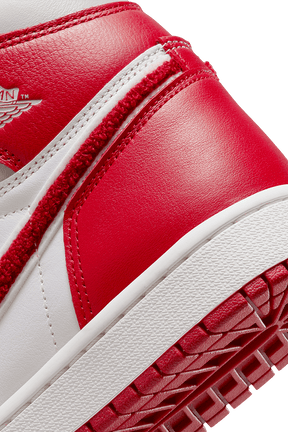 WMNS Nike Jordan 1 Retro High "Varsity Red"