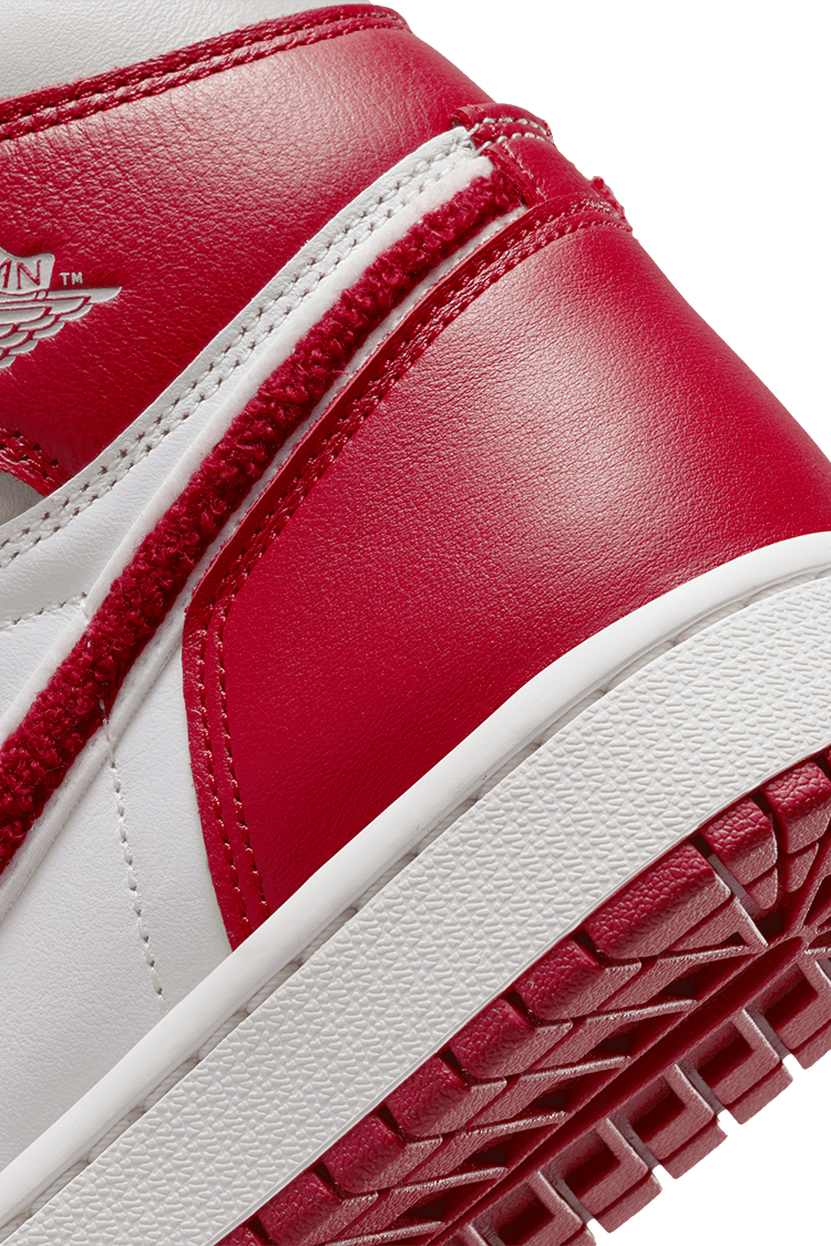 WMNS Nike Jordan 1 Retro High "Varsity Red"