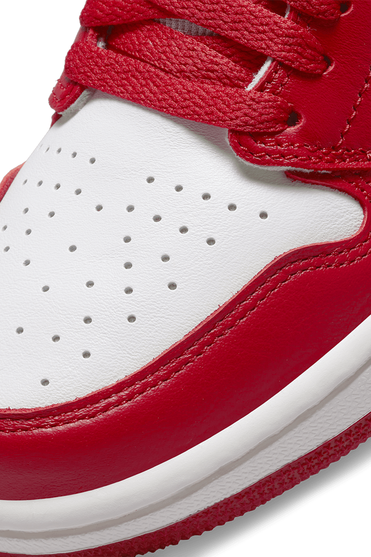 WMNS Nike Jordan 1 Retro High "Varsity Red"